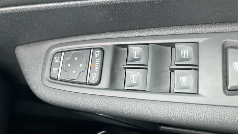 Renault Captur 0.9 TCE 90 Dynamique S Nav 5dr Petrol Hatchback